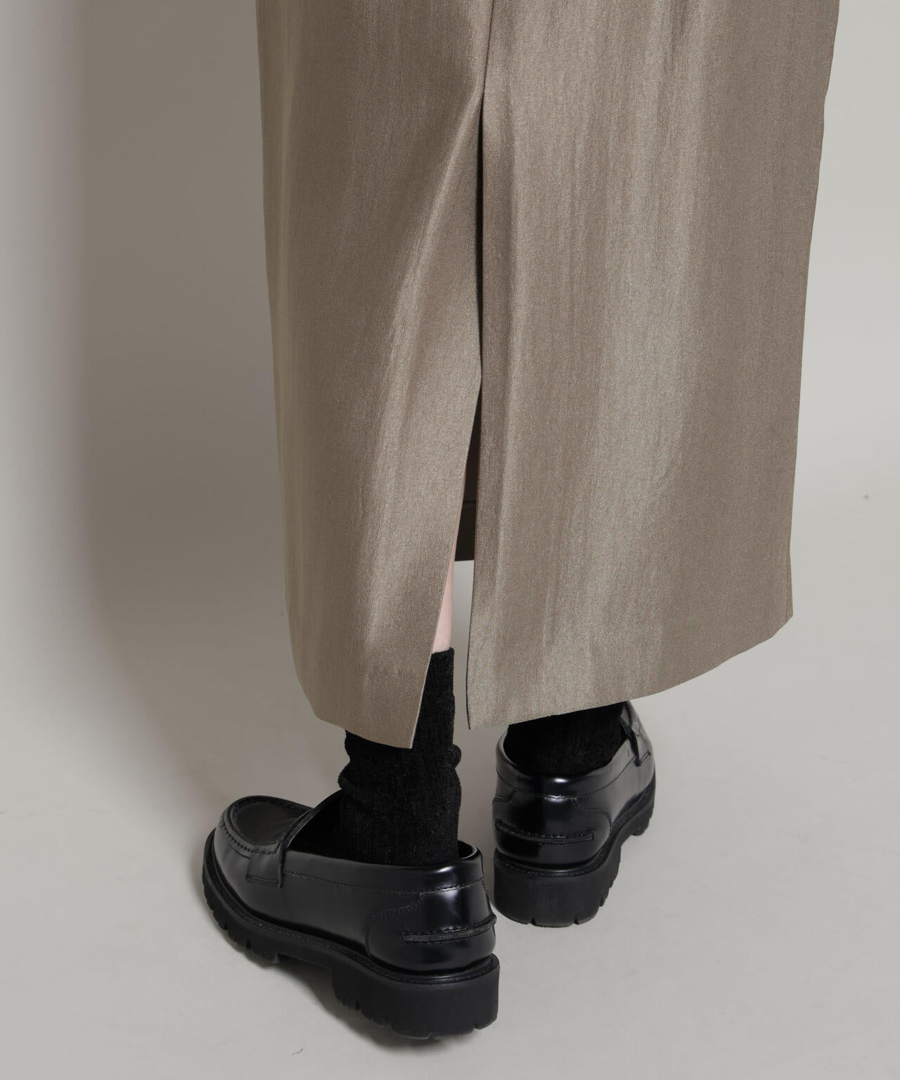 ブライトツイルサテンタイトスカート