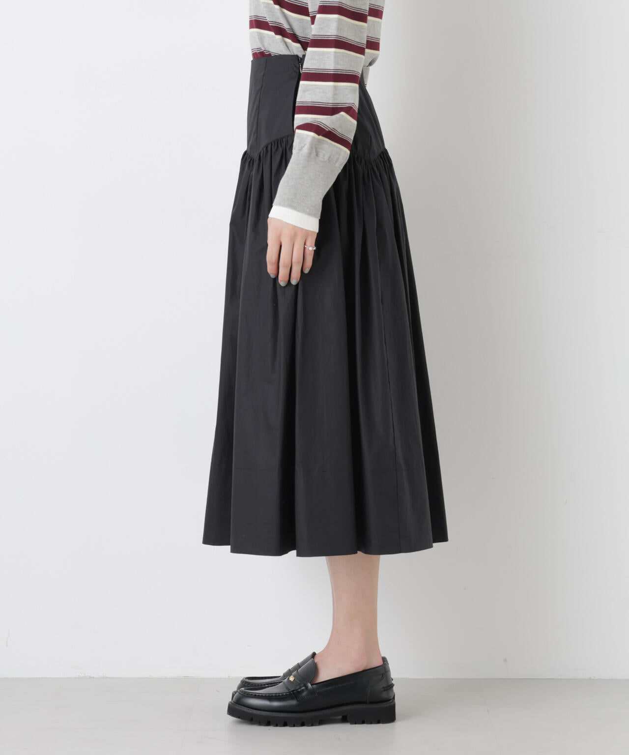 ローギャザーミディスカート