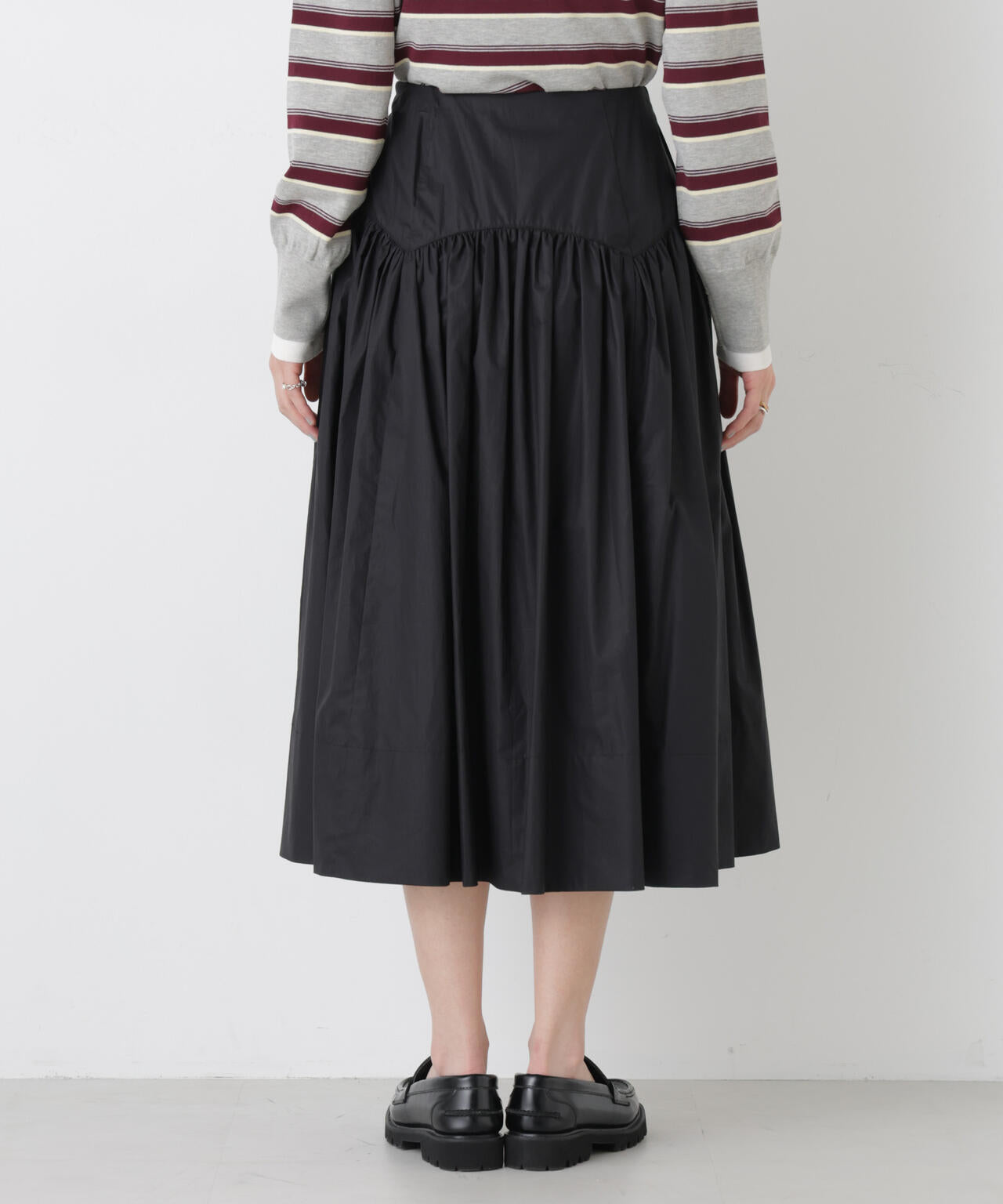 ローギャザーミディスカート