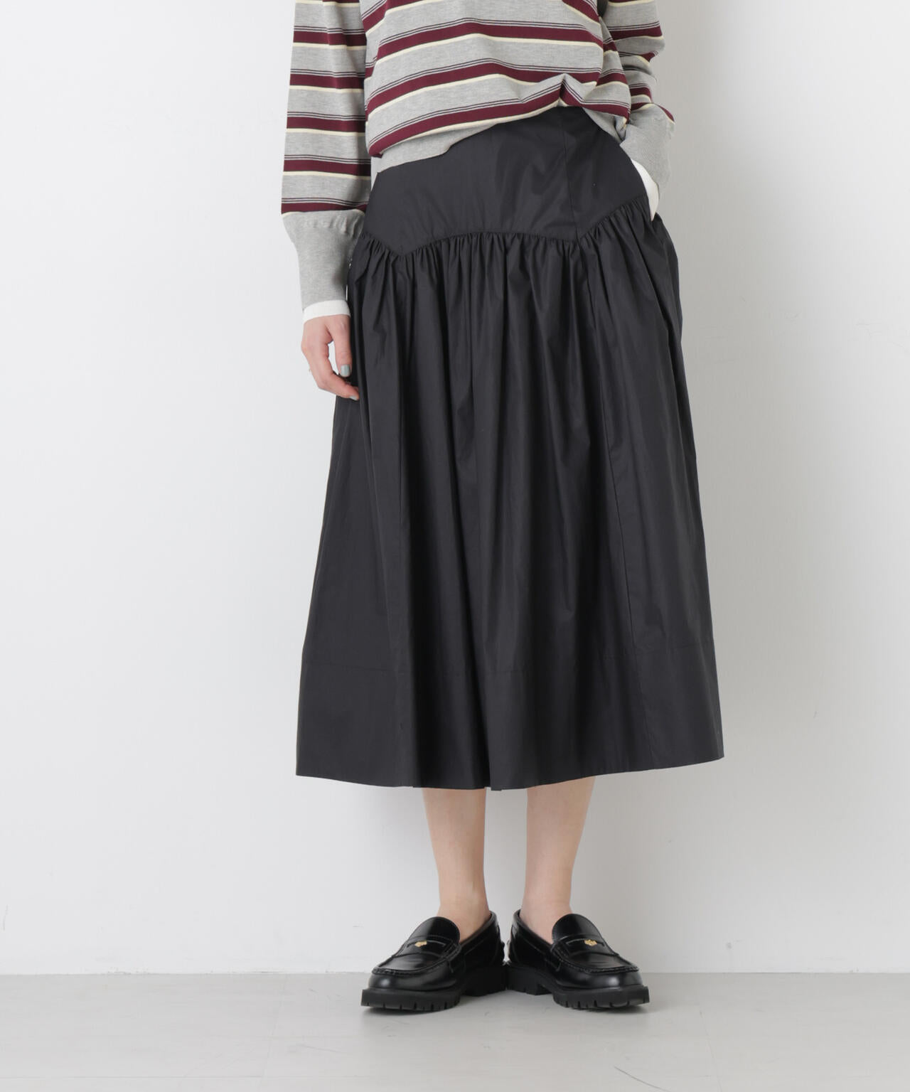 ローギャザーミディスカート