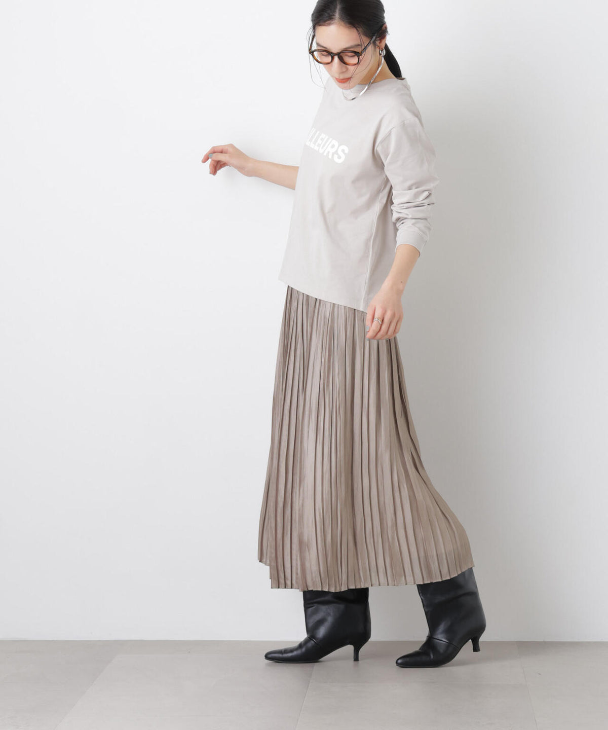 シャイニーサテンプリーツスカート