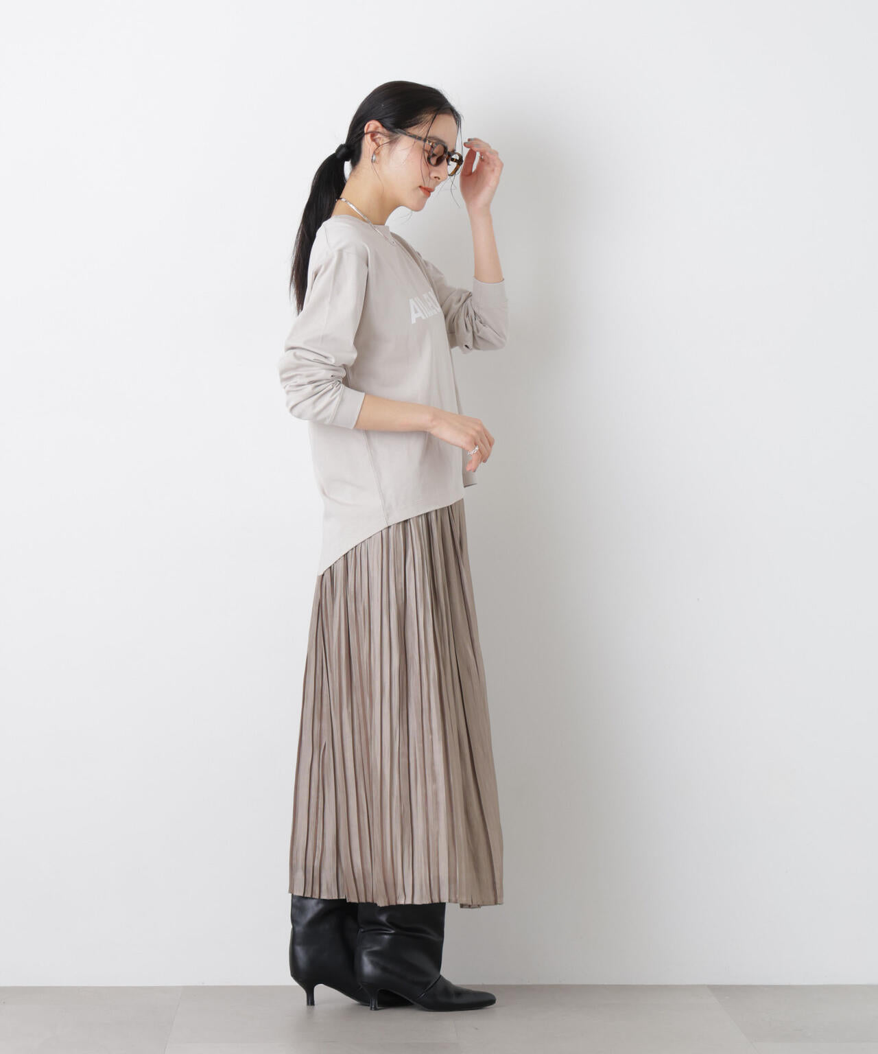 シャイニーサテンプリーツスカート