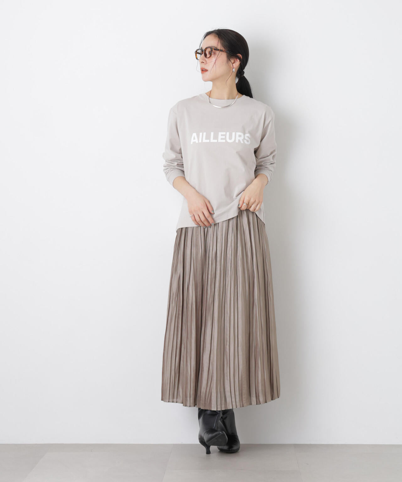シャイニーサテンプリーツスカート