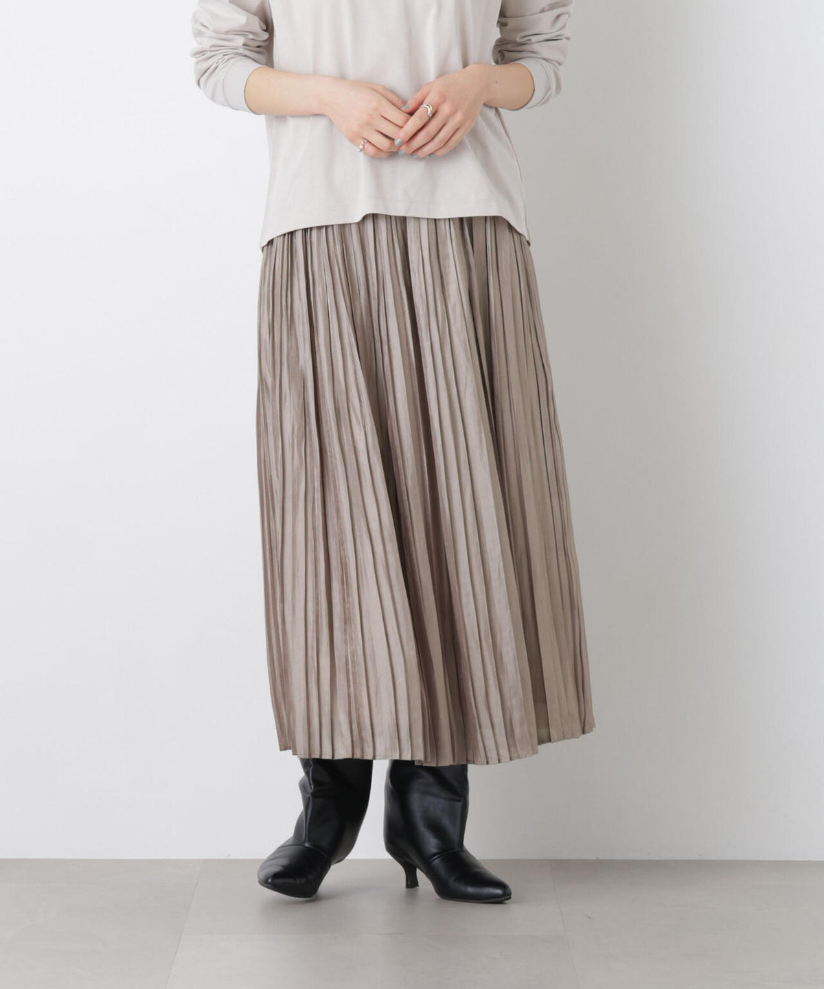 シャイニーサテンプリーツスカート