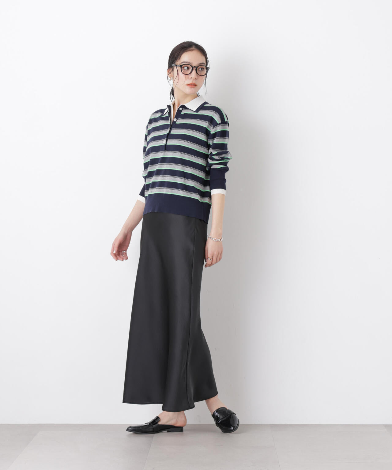 サテンナロースカート