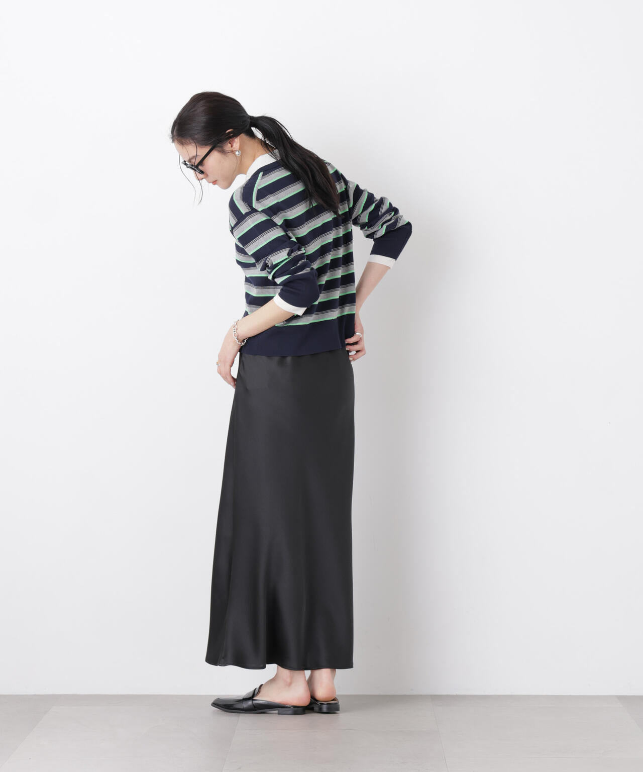 サテンナロースカート