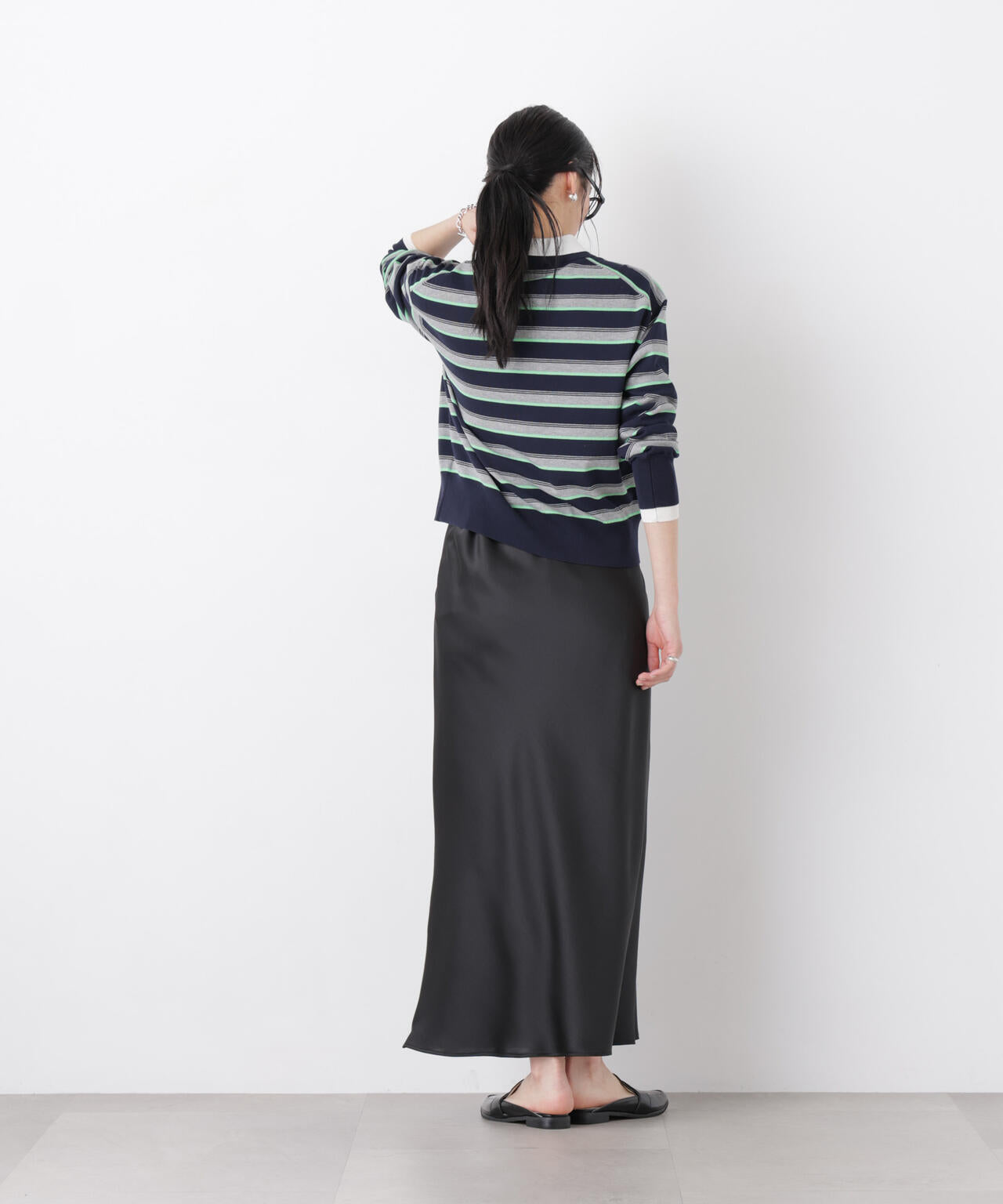 サテンナロースカート