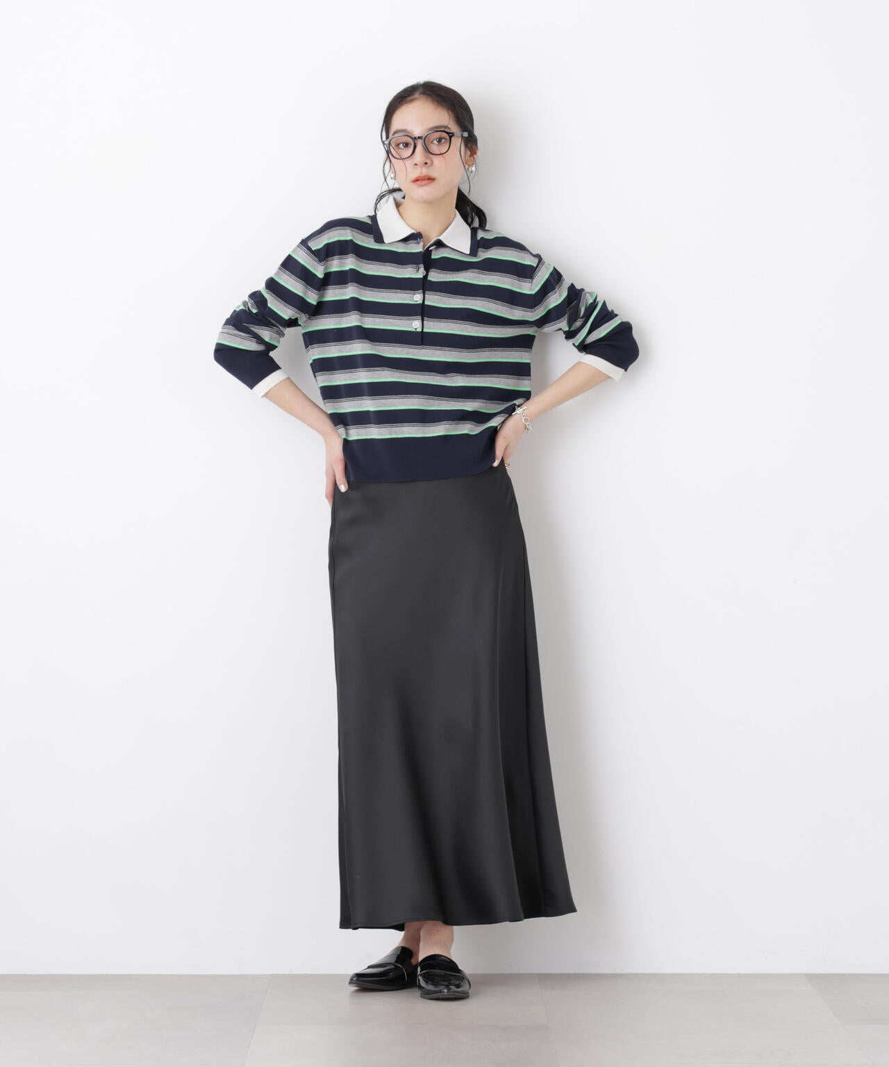 サテンナロースカート