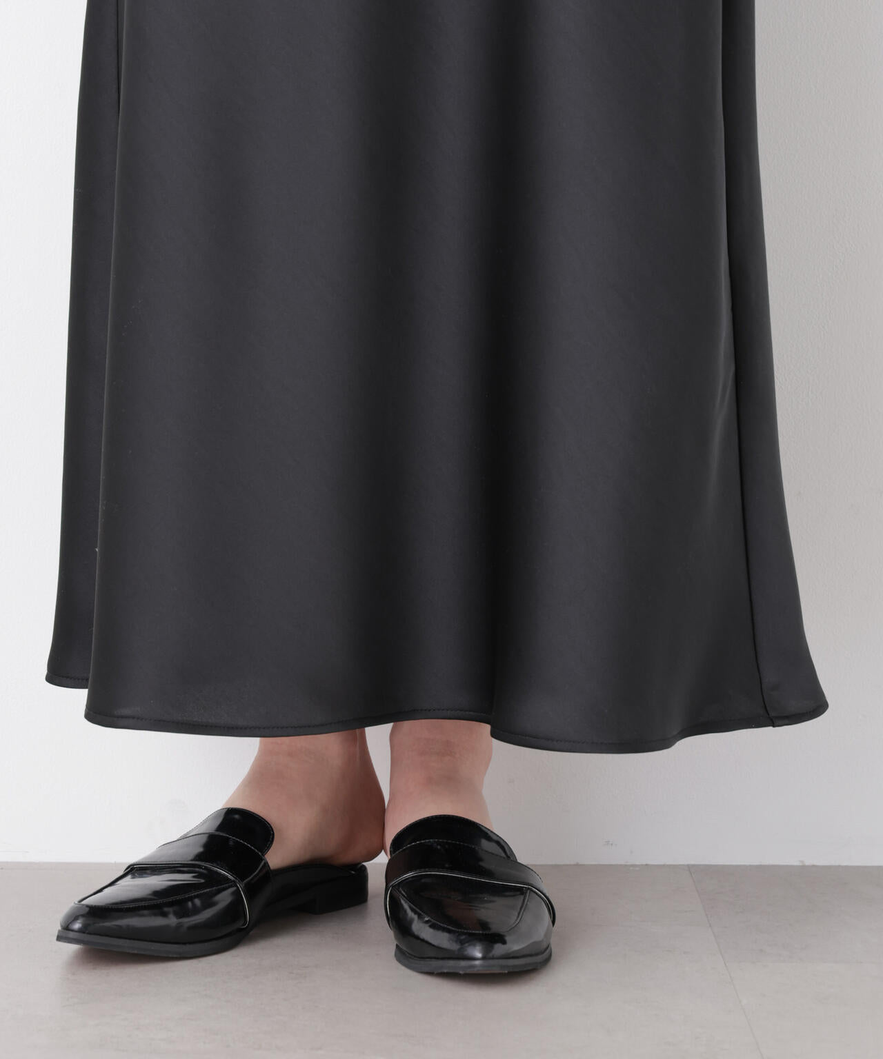 サテンナロースカート