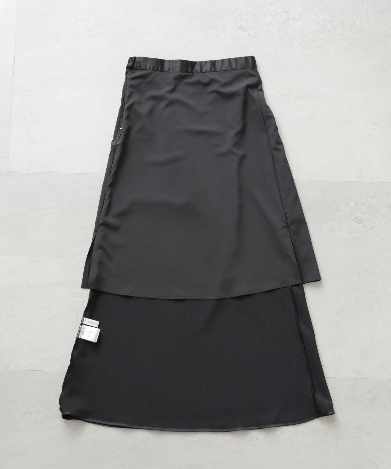 サテンナロースカート