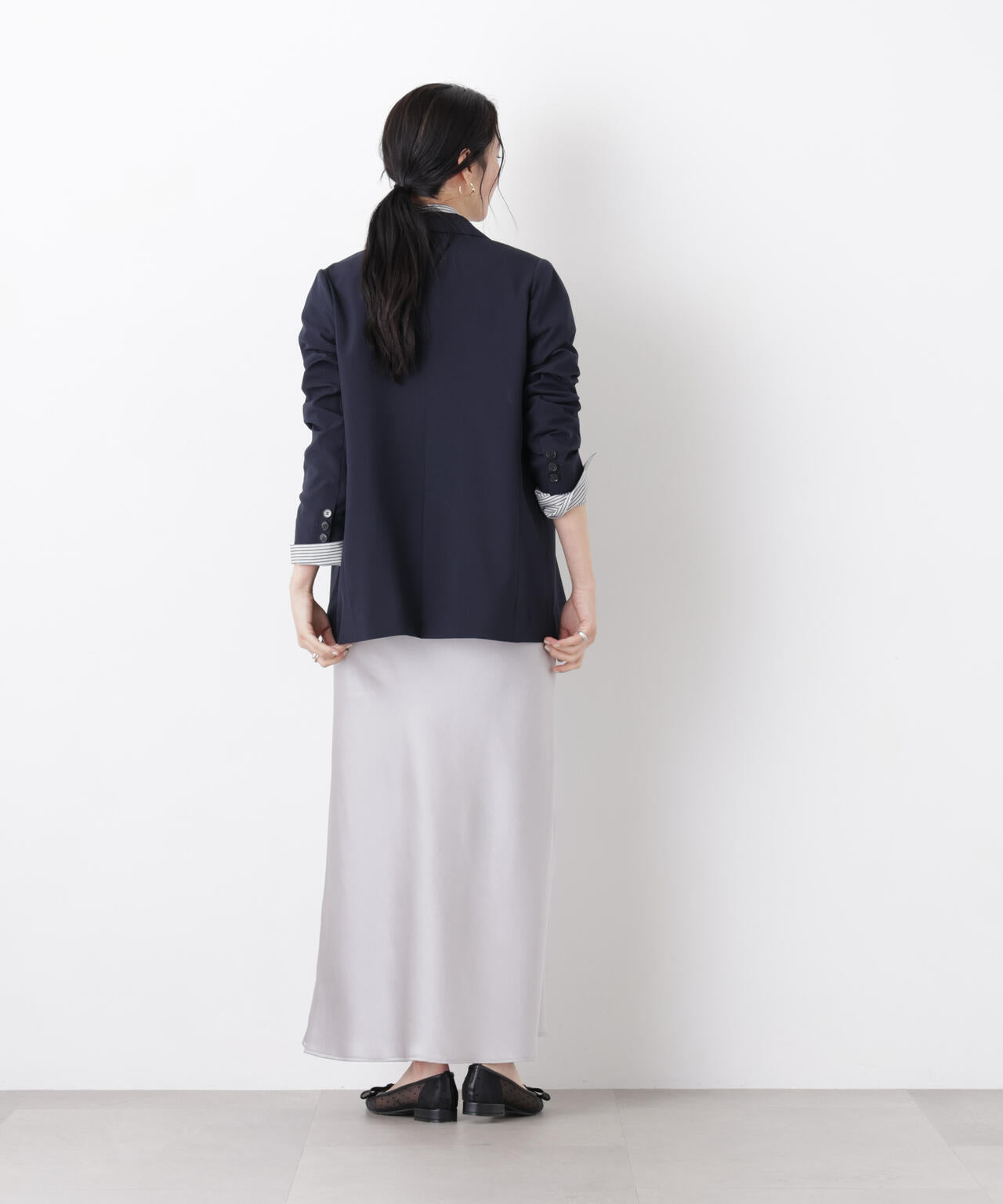 サテンナロースカート