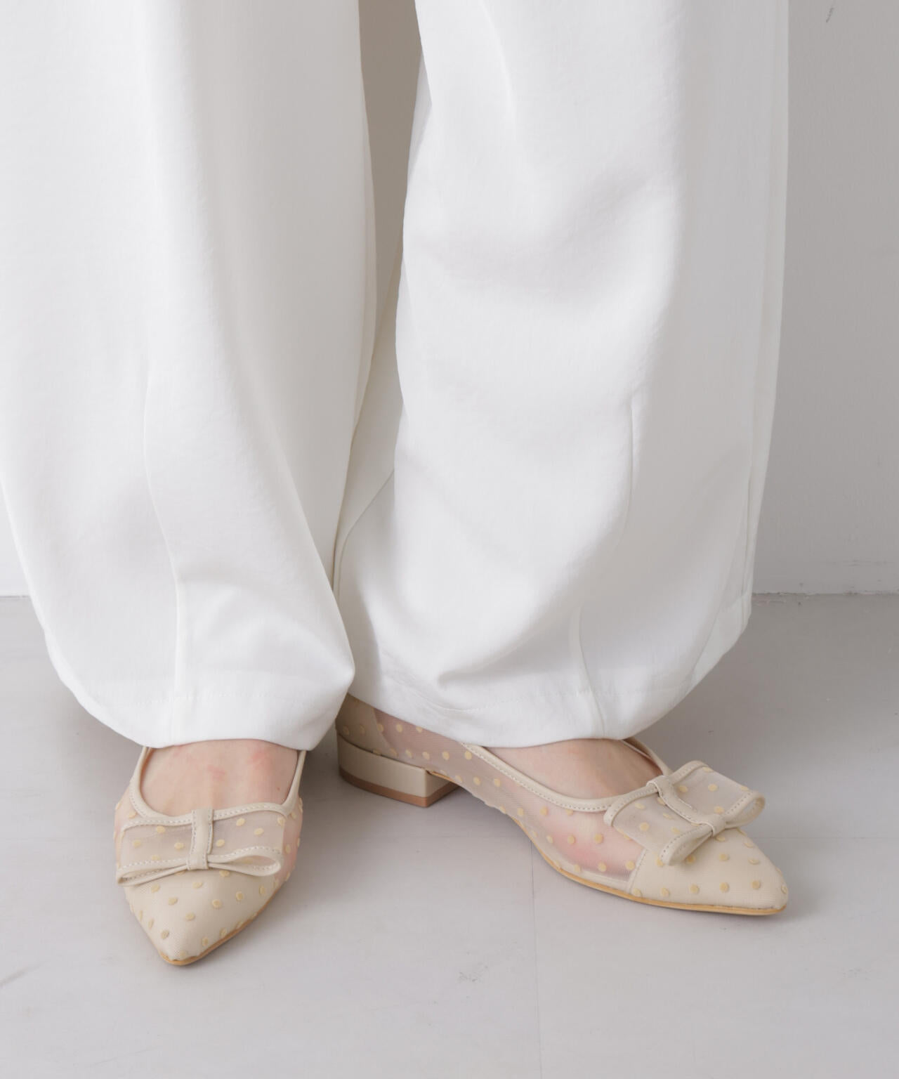 ドットフロッキーリボンパンプス