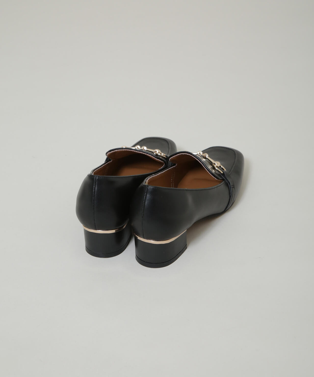 ゴールドパーツヒールローファー