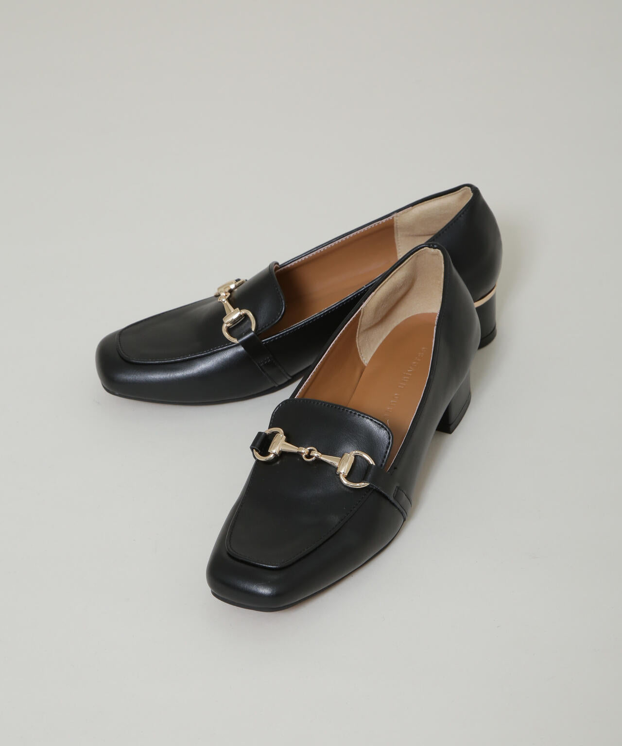 ゴールドパーツヒールローファー