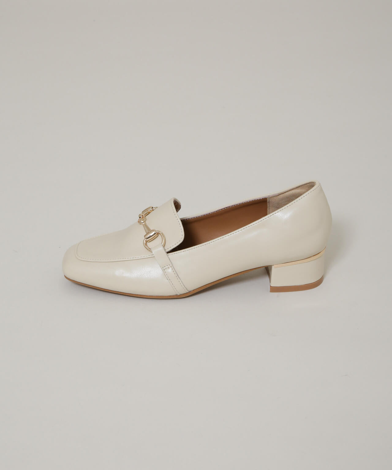 ゴールドパーツヒールローファー