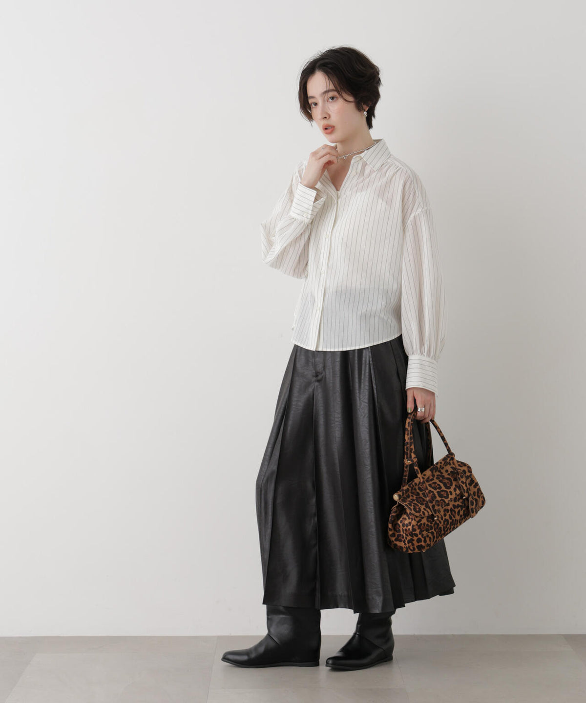 レザーライクワンサイドプリーツスカート
