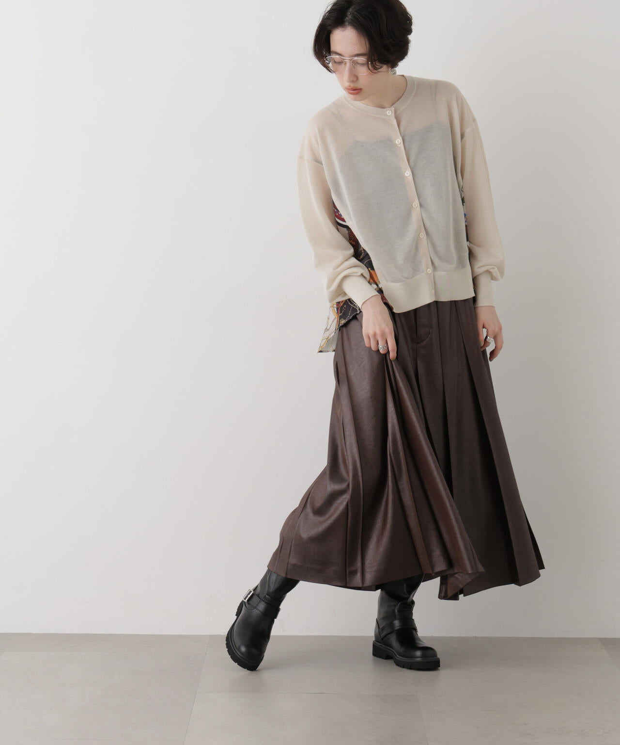 レザーライクワンサイドプリーツスカート