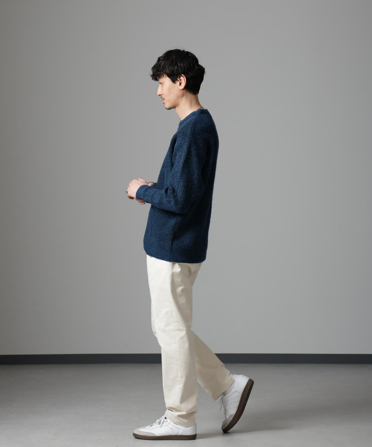 タックテーパードコーデュロイパンツ