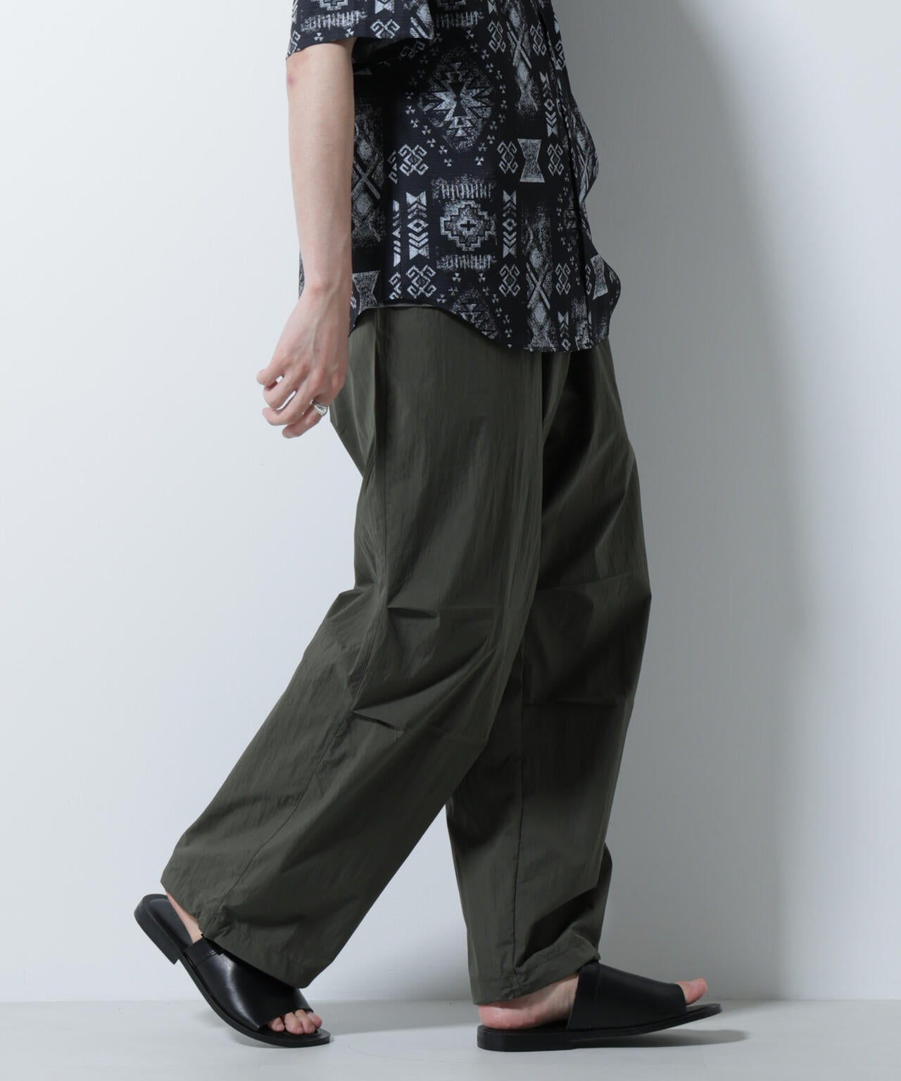 ライトウェイトバギーパンツ