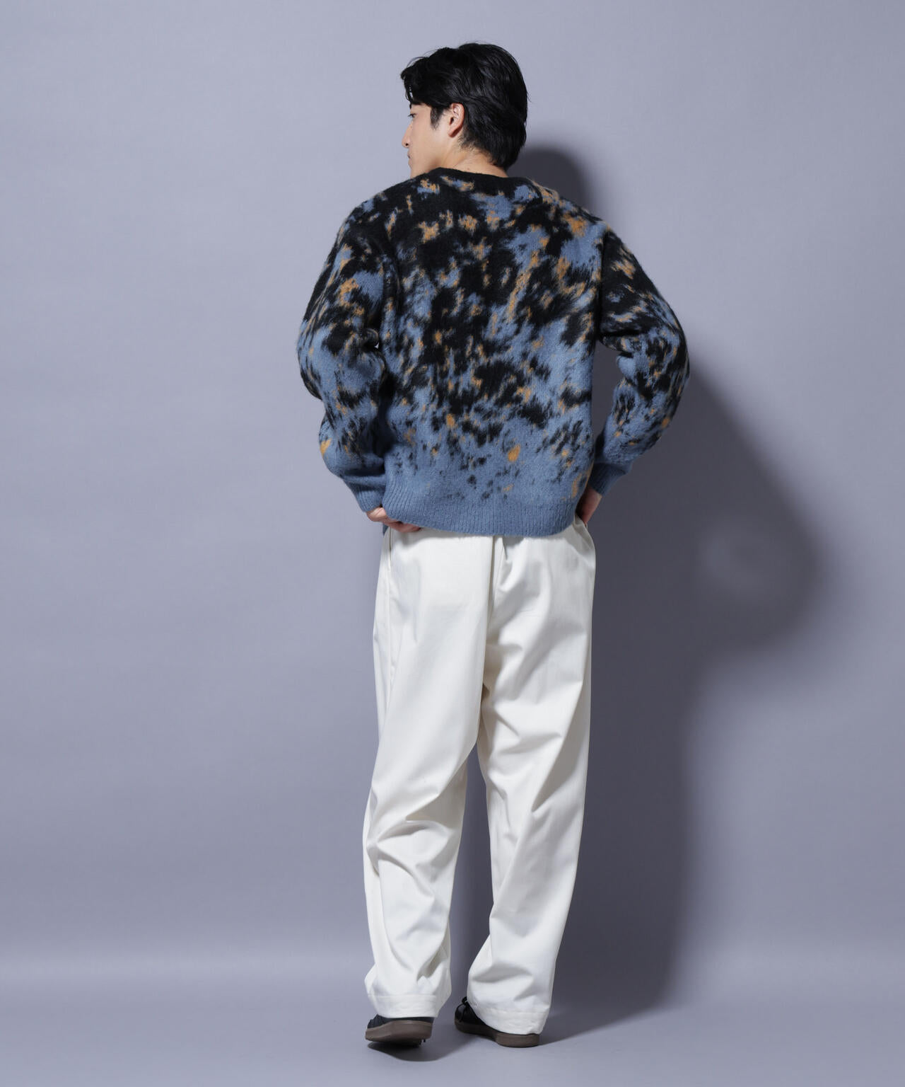 アート柄クルーネックニット2 ブライトカラー