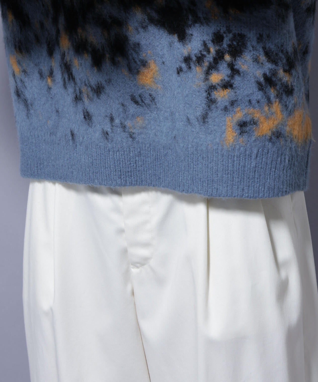 アート柄クルーネックニット2 ブライトカラー