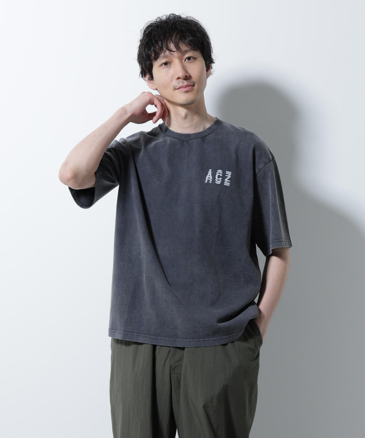 「A-C-Z」ピグメントグラフィックTシャツ 半袖