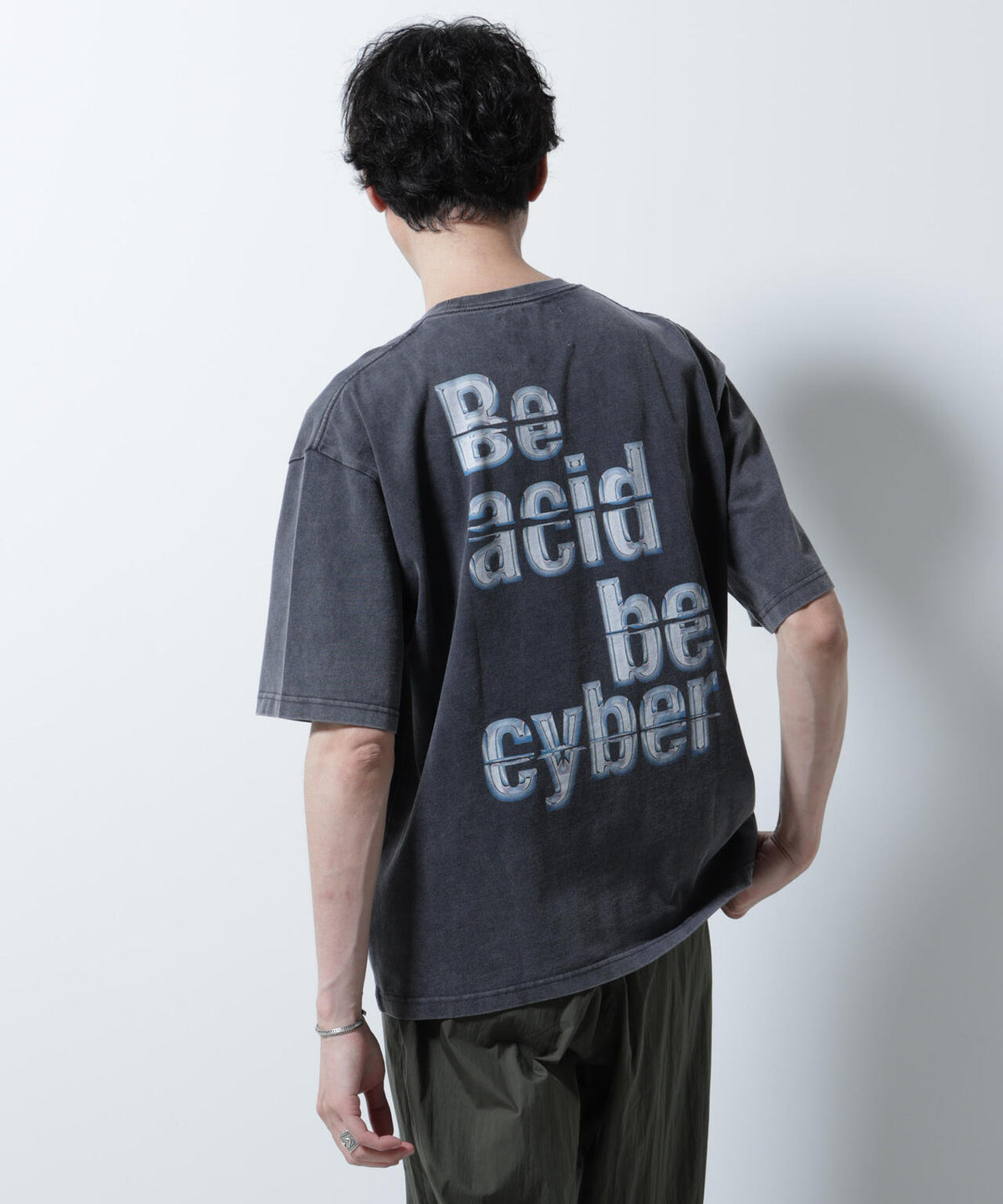 「A-C-Z」ピグメントグラフィックTシャツ 半袖