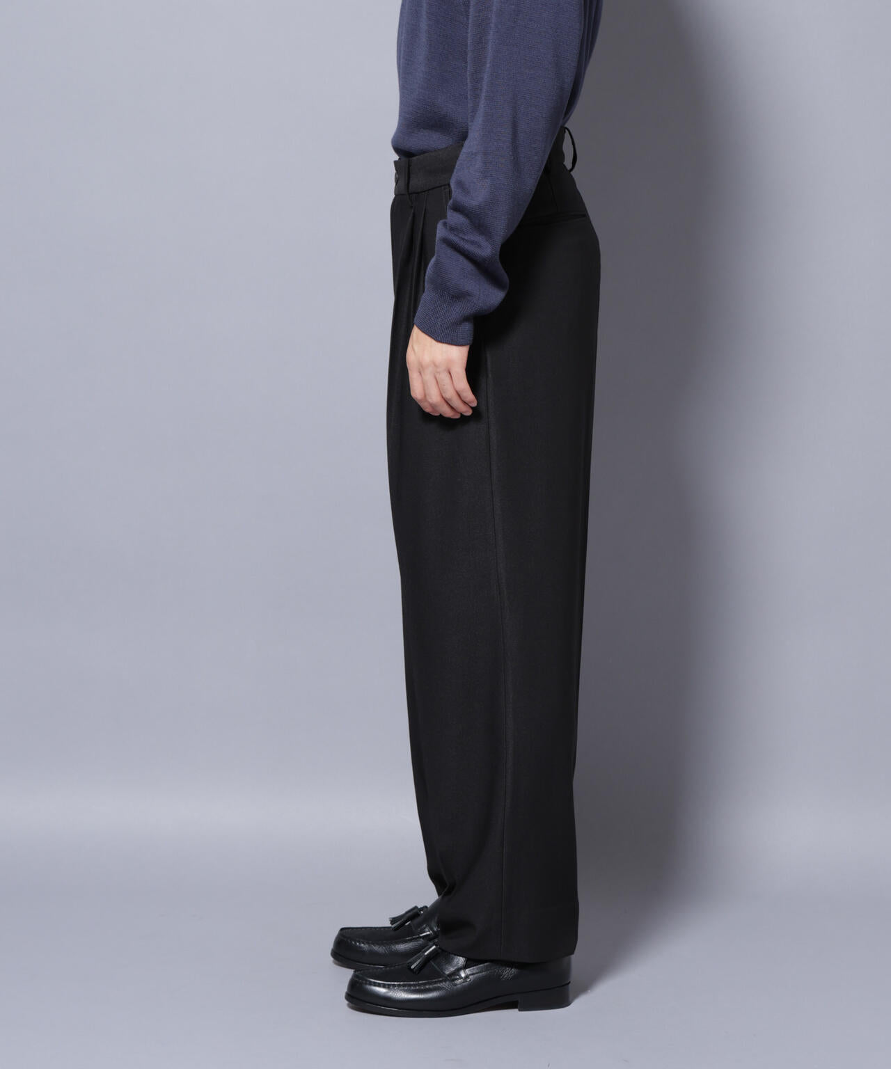 2タックテーパードスラックス