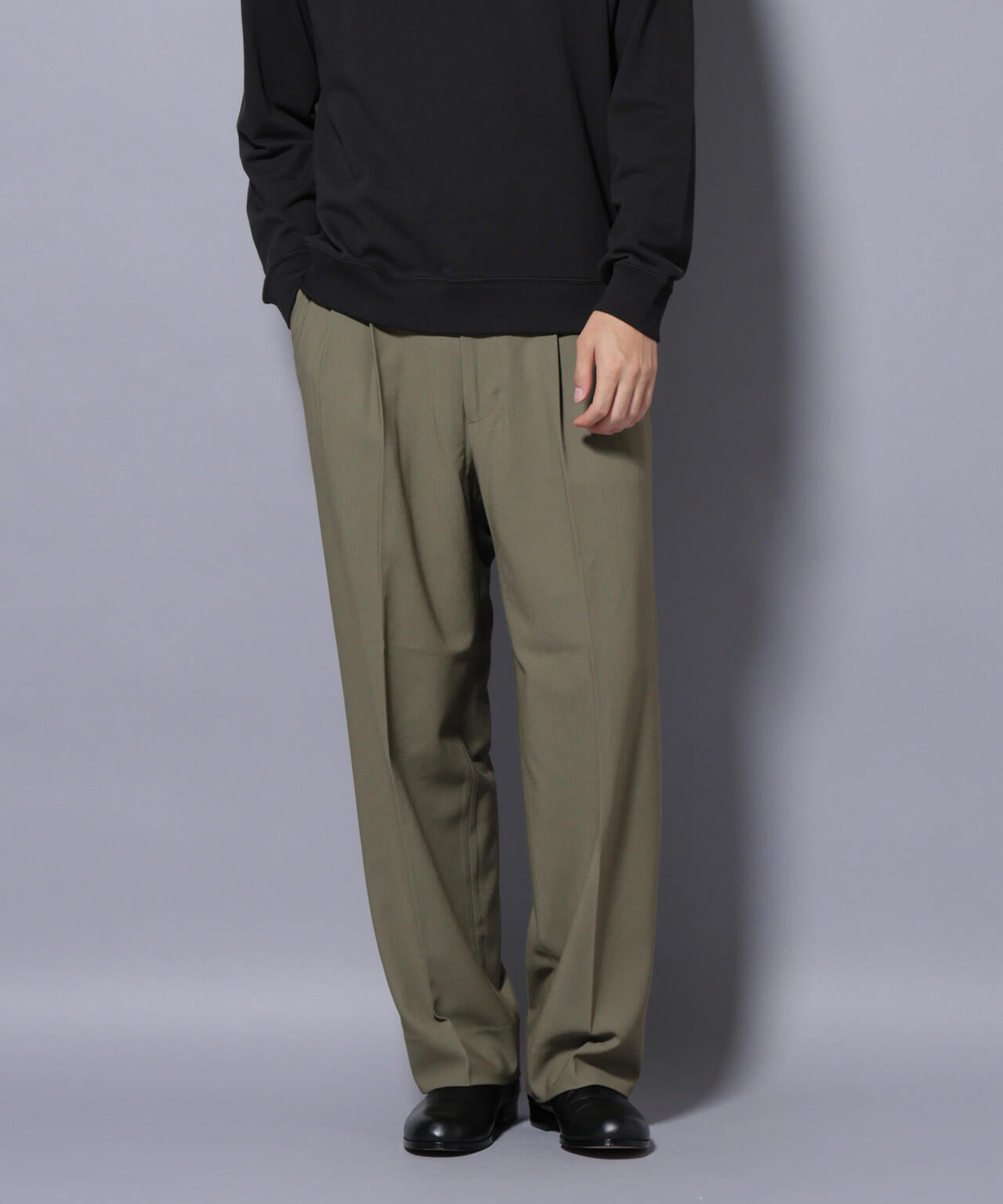 2タックテーパードスラックス