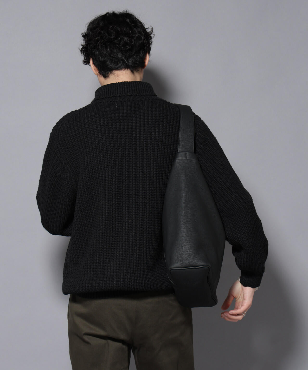 ローゲージタートルニット