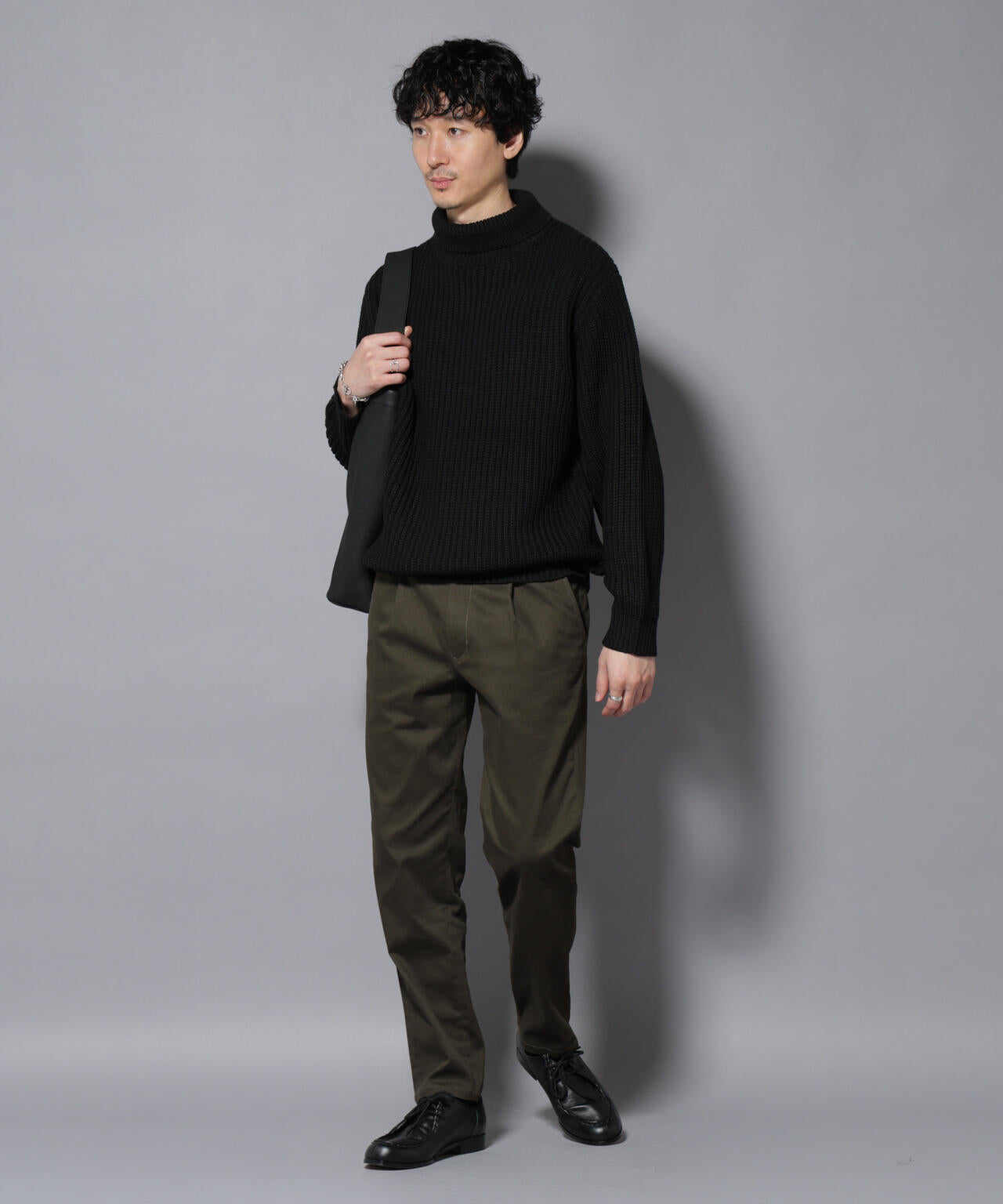 ローゲージタートルニット