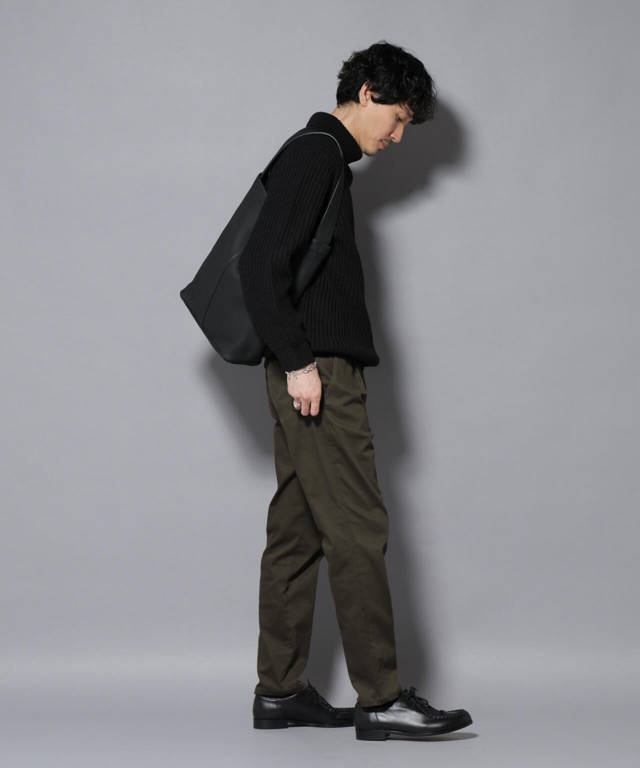 ローゲージタートルニット