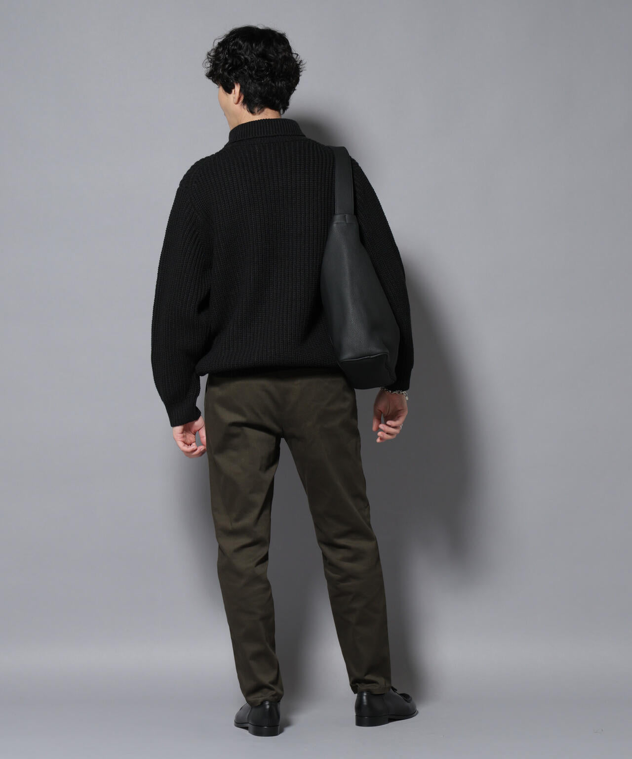 ローゲージタートルニット