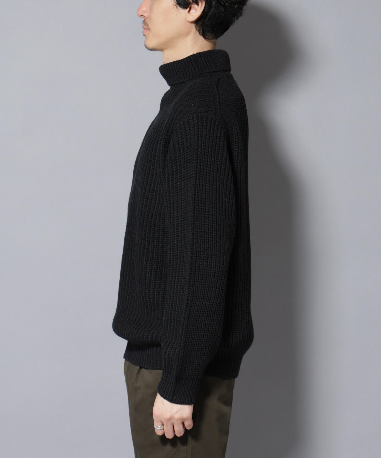 ローゲージタートルニット