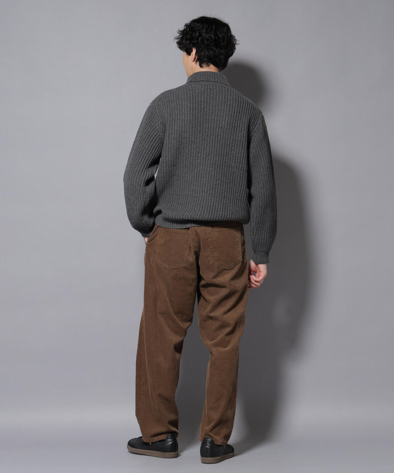 ローゲージタートルニット