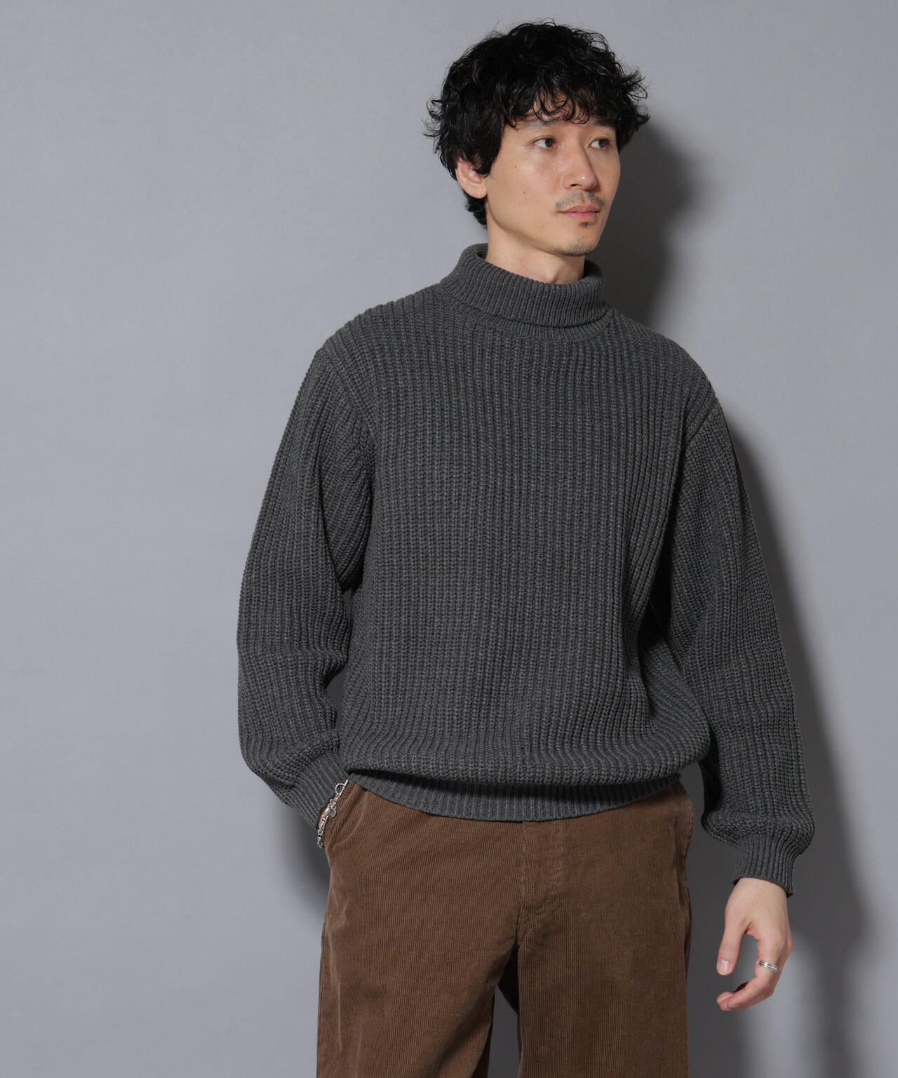 ローゲージタートルニット