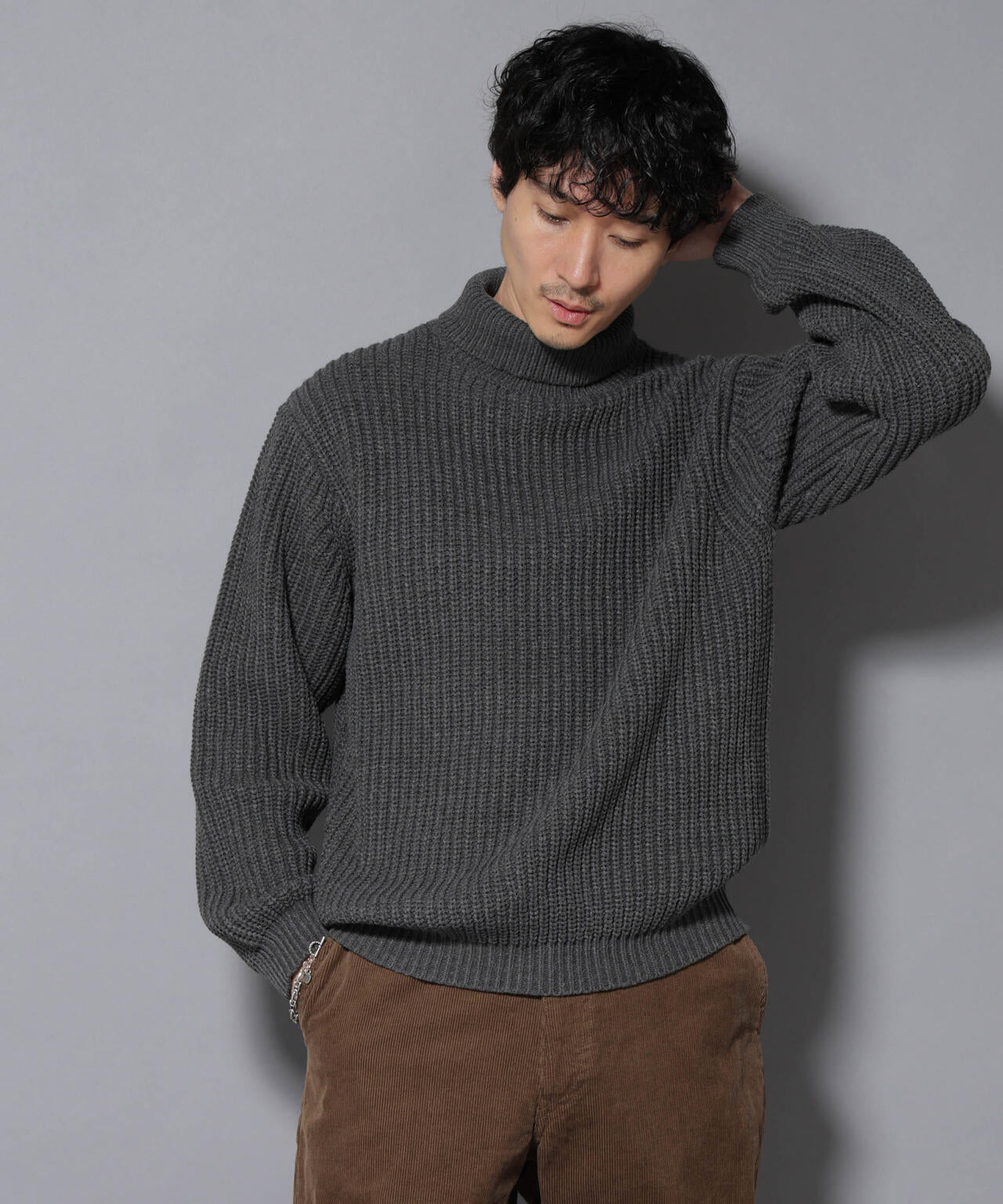 ローゲージタートルニット