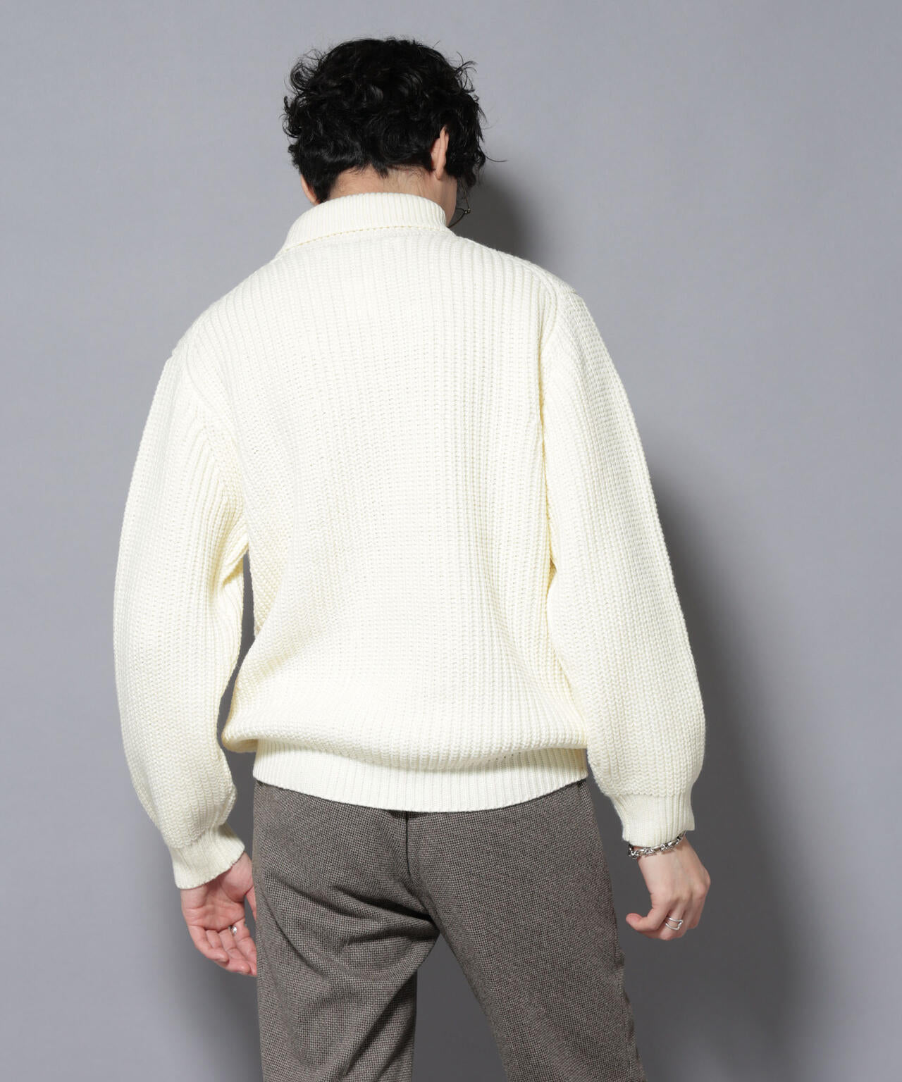 ローゲージタートルニット