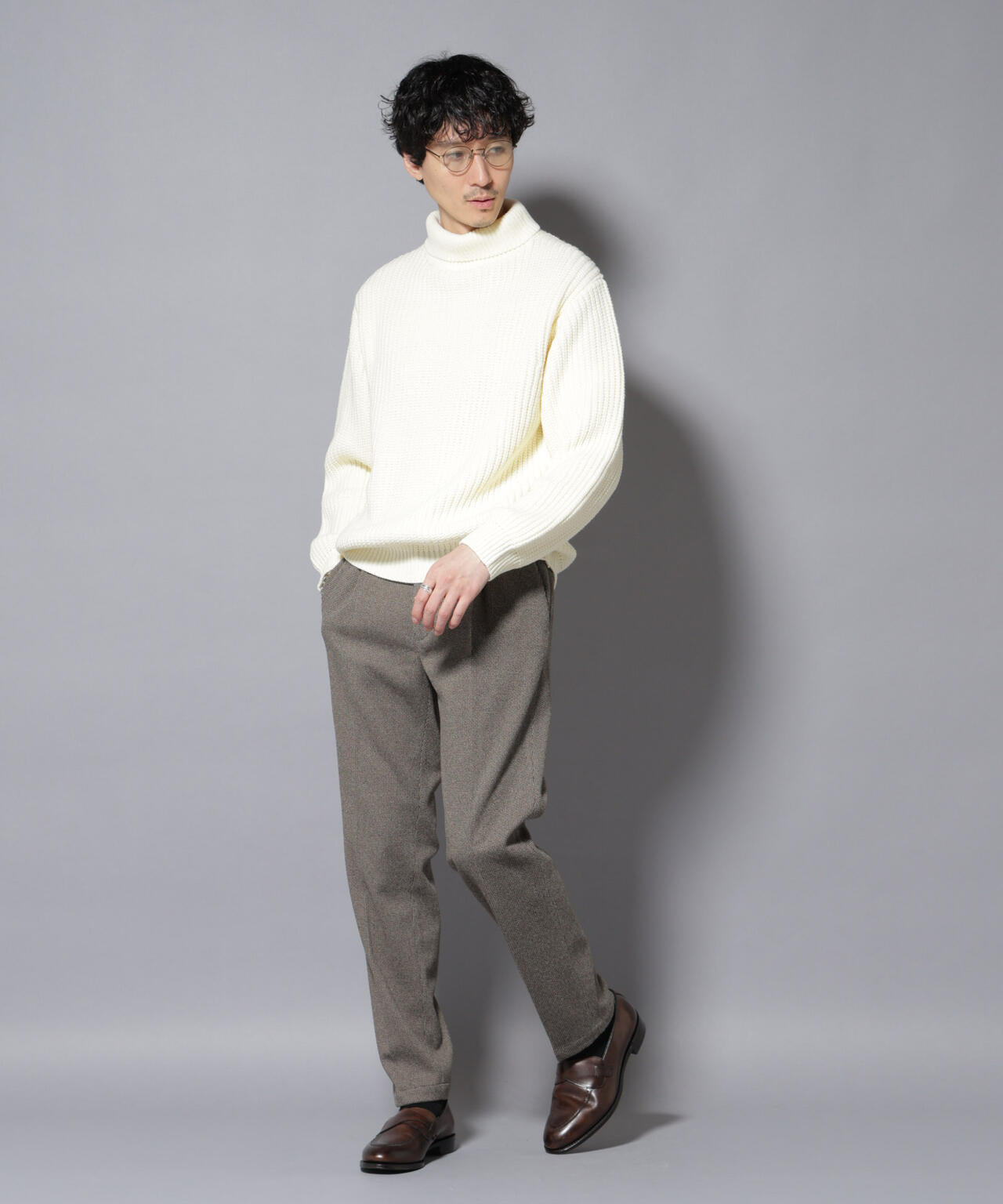 ローゲージタートルニット