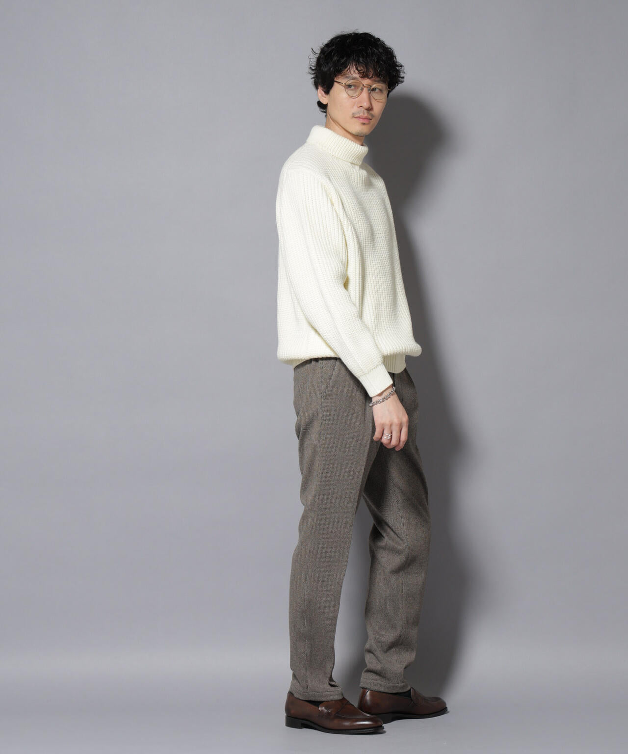 ローゲージタートルニット