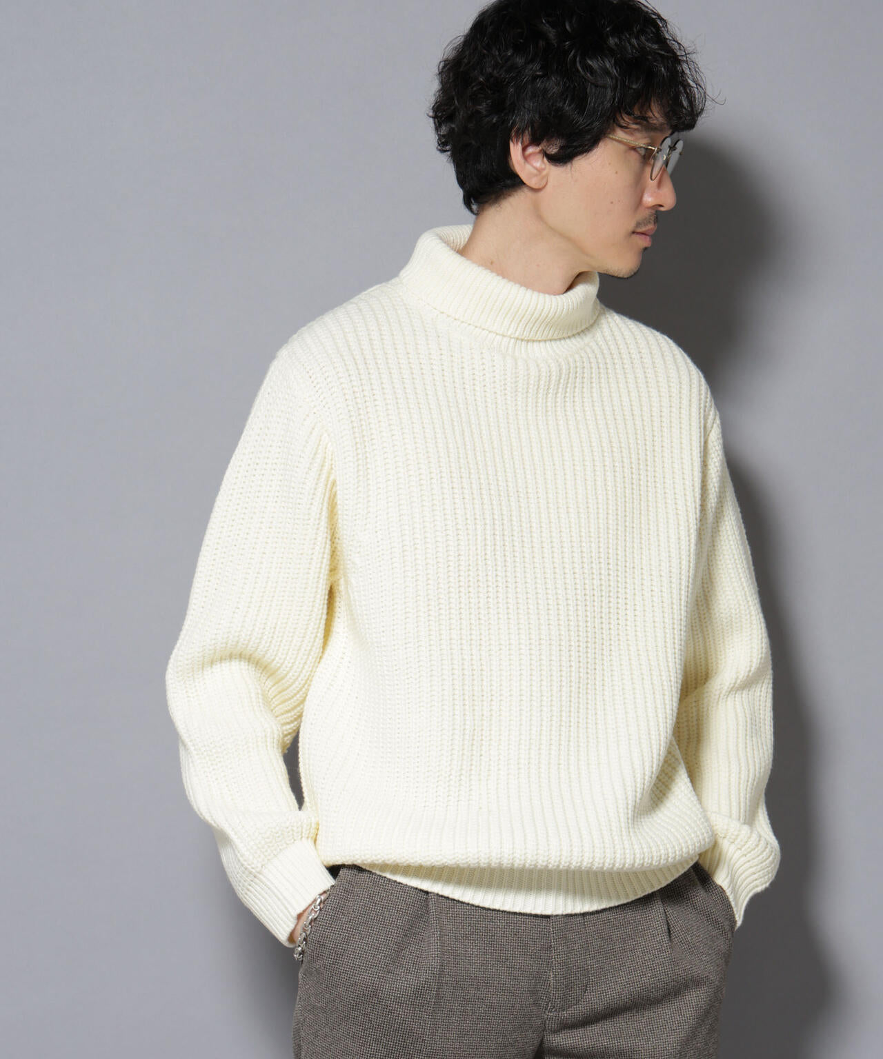 ローゲージタートルニット