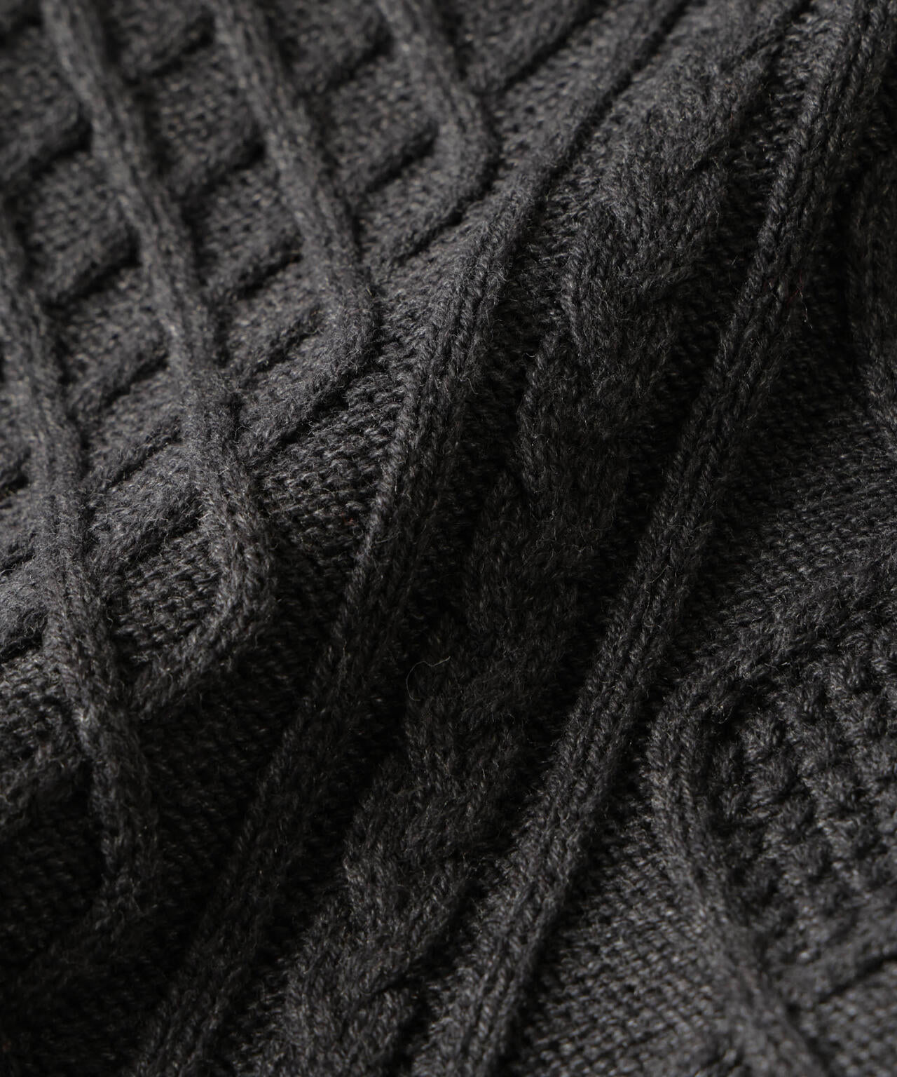 コットンMIXバルキーケーブルニット