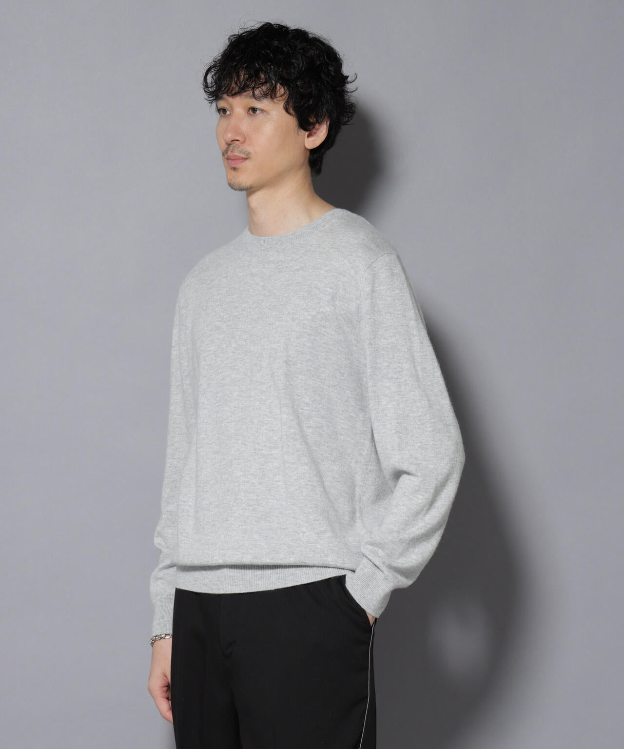 カシミヤミックスクルーネックニット