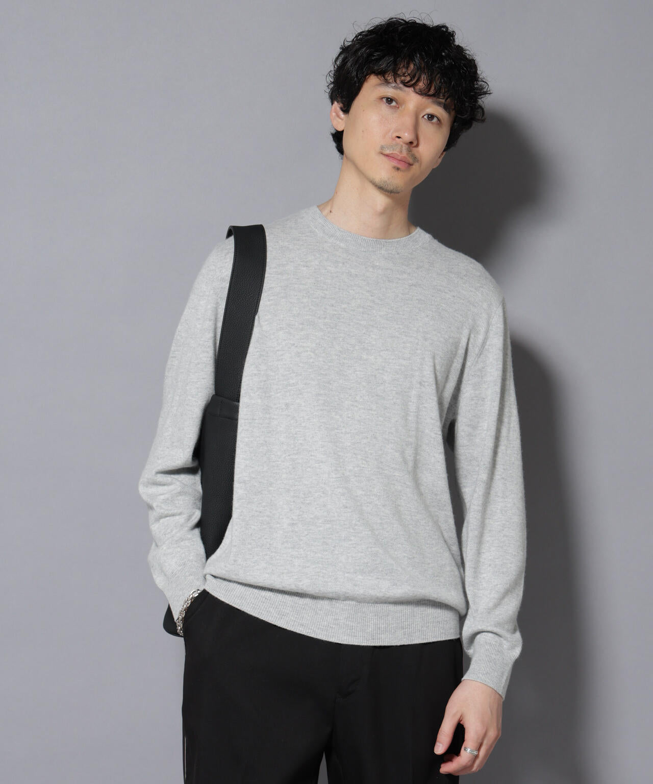 カシミヤミックスクルーネックニット