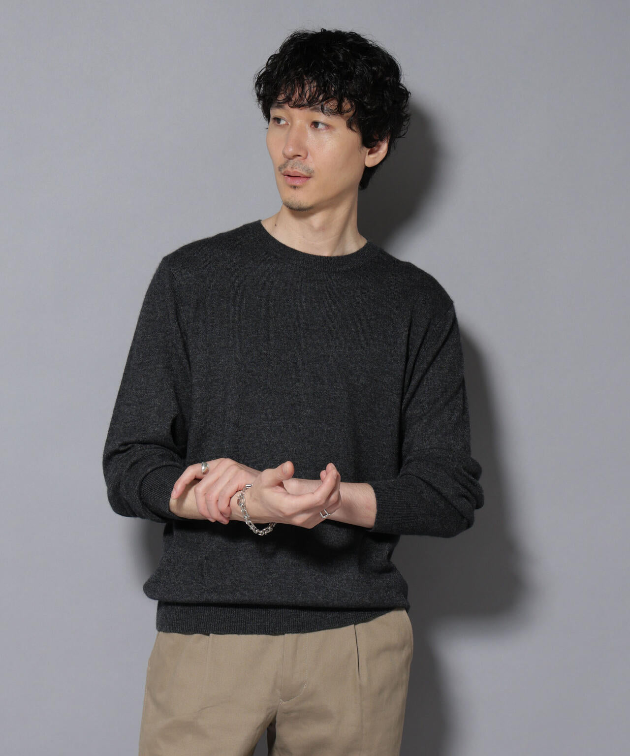 カシミヤミックスクルーネックニット