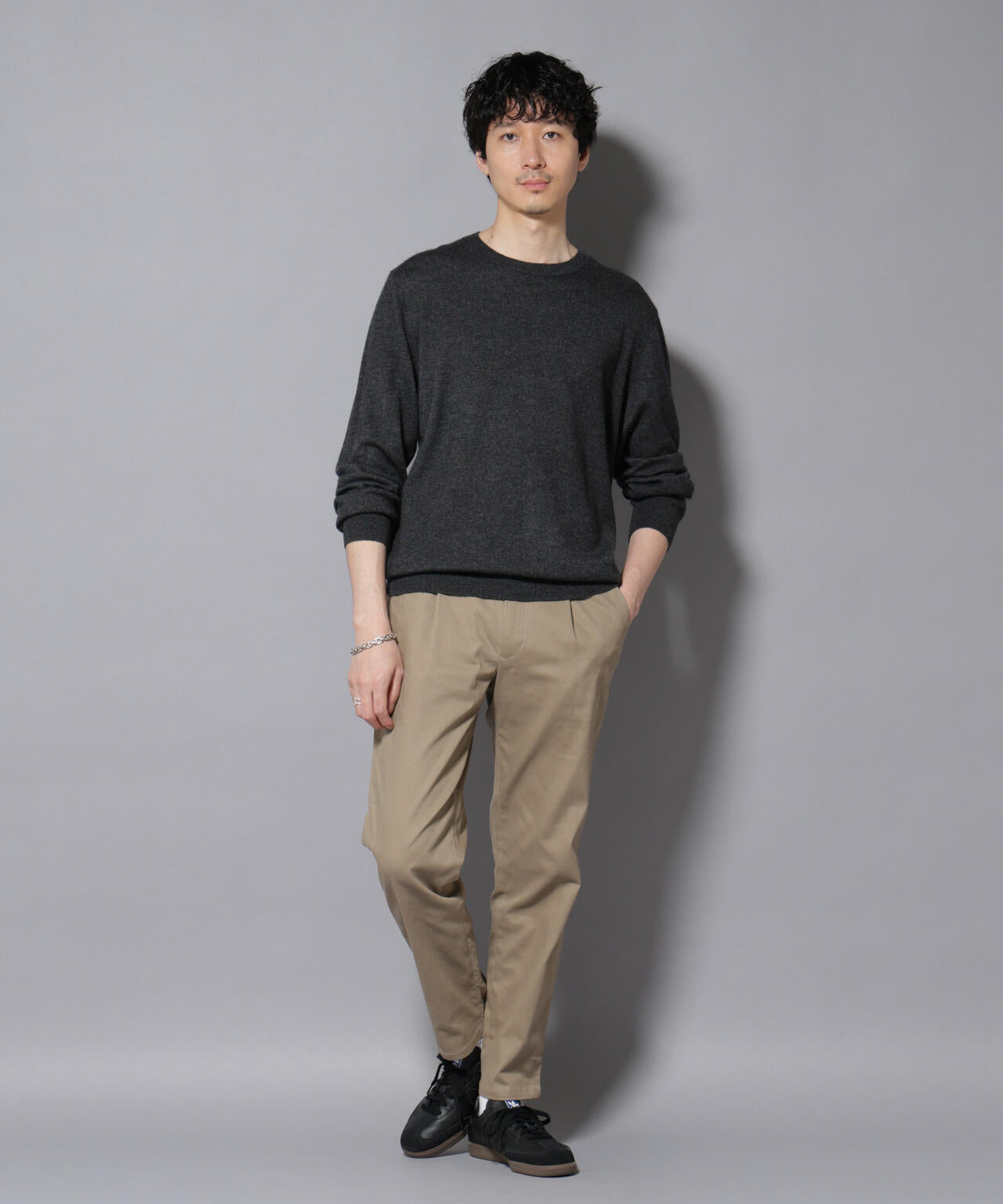 カシミヤミックスクルーネックニット