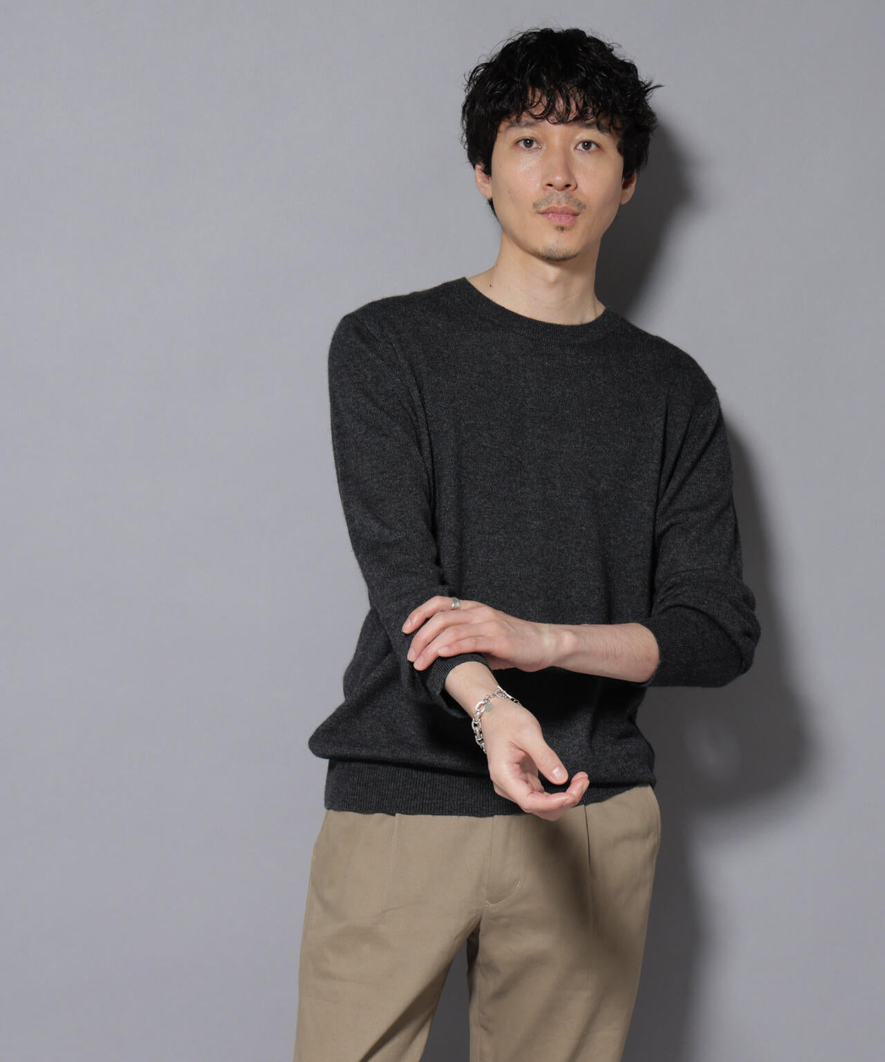 カシミヤミックスクルーネックニット