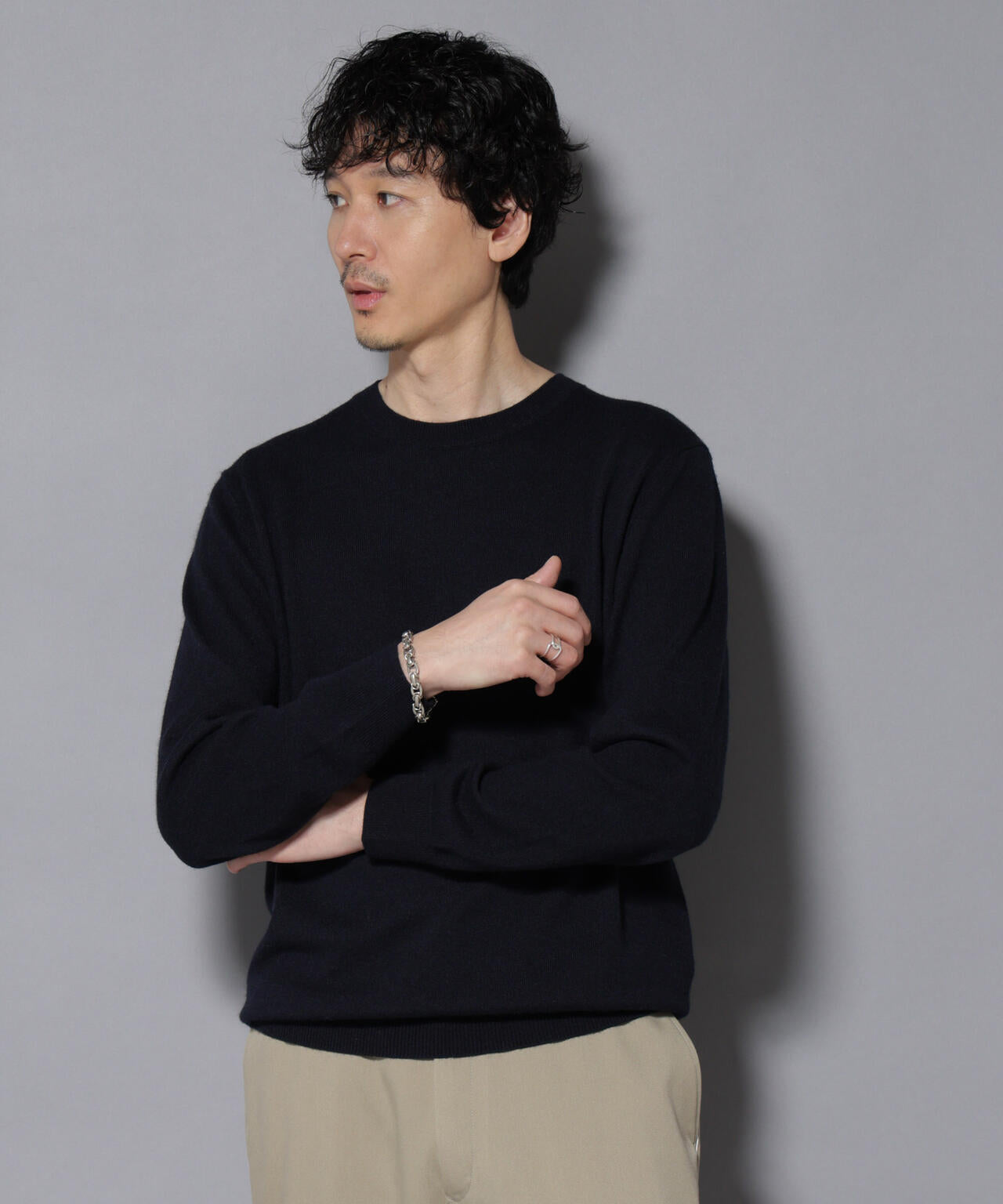 カシミヤミックスクルーネックニット