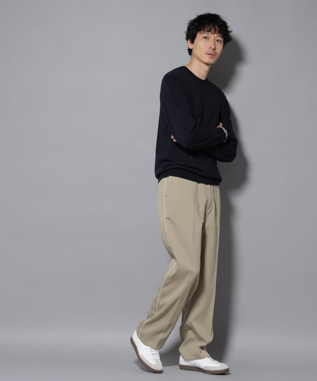 カシミヤミックスクルーネックニット