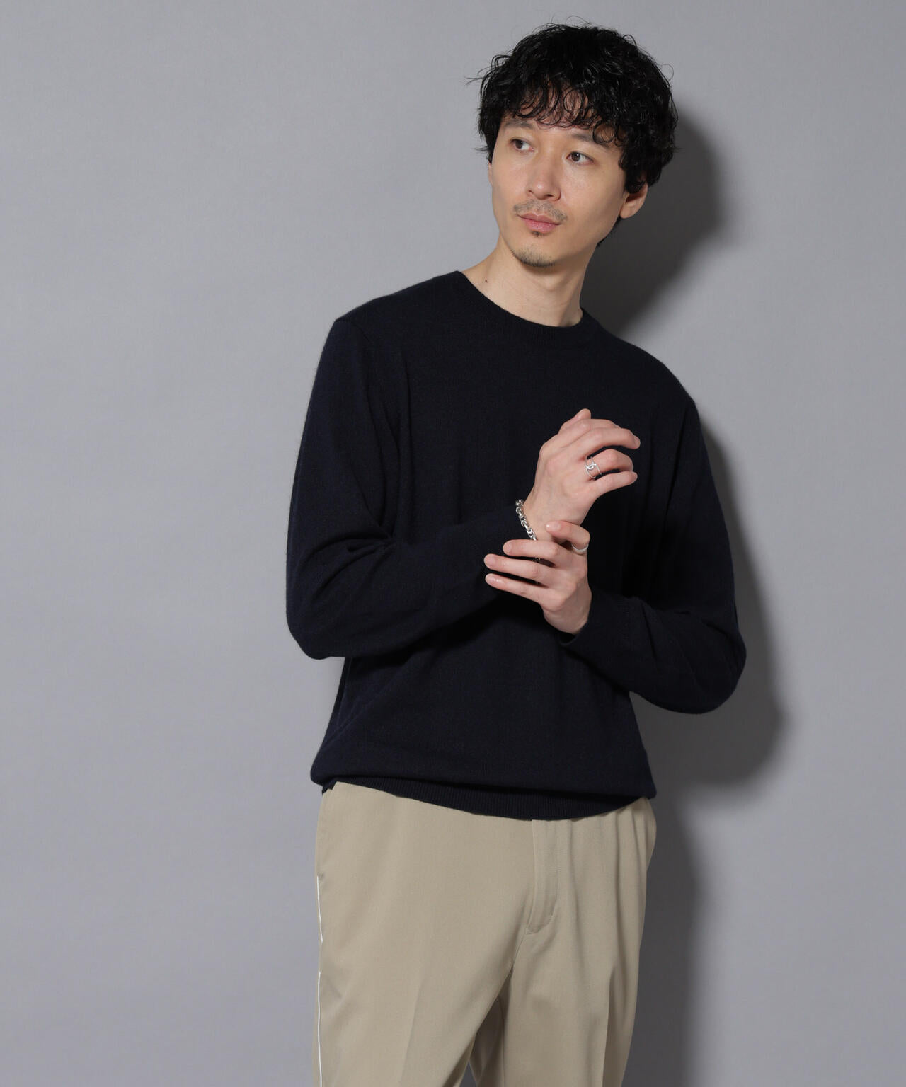 カシミヤミックスクルーネックニット